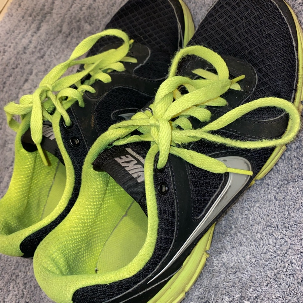 Used black and green Nike air relentless